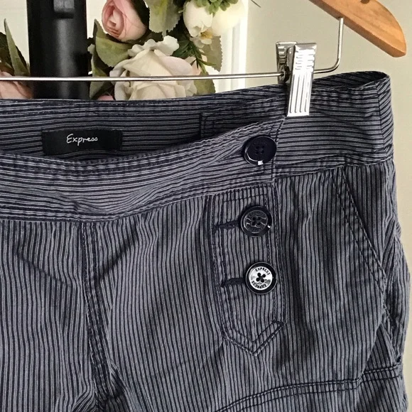 Express Women's Pinstriped Black Shorts - Picture 2 of 9